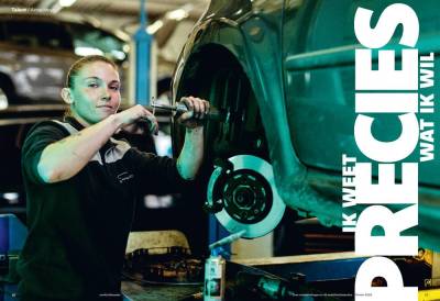 automonteur-vrouw-garage-fotoshoot-magazine-emancipatie_original