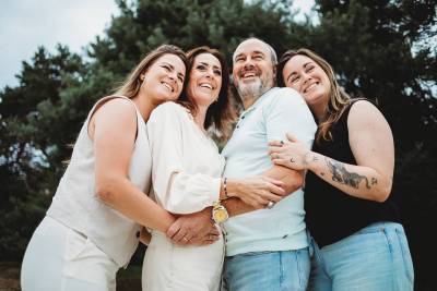 Familiefoto's in een ontspannen setting wat niet voelt als een fotoshoot maar als een leuk samenzijn. Jullie foto's worden opgemaakt In een prachtig handgemaakt fotoalbum. Bij deze familie ligt het album op de koffietafel zodat er heel vaak in kan worden gekeken! Maak je herinneringen tastbaar. Ik help jullie hier graag mee!
