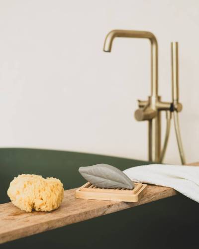 eco-badkamer-productfotografie-zeep-en-accessoires-badrek-kraan_original