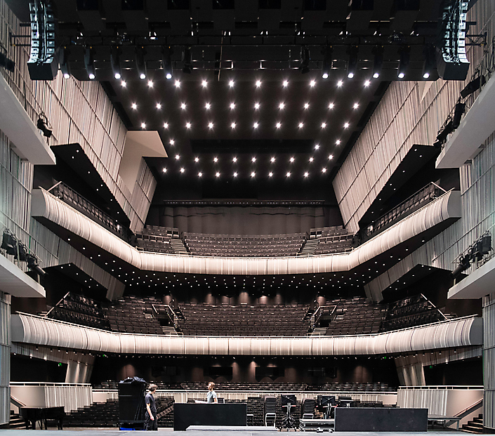 2--WEB---Concertzaal-from-stage-Square