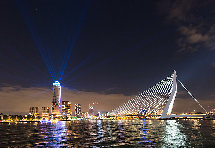 Zalmhaventoren Rotterdam tijdens de lichtshow