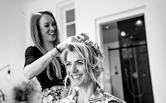 Bride getting ready in hair and make up Voorburg the Netherlands by wedding photographer Stefan van Beek