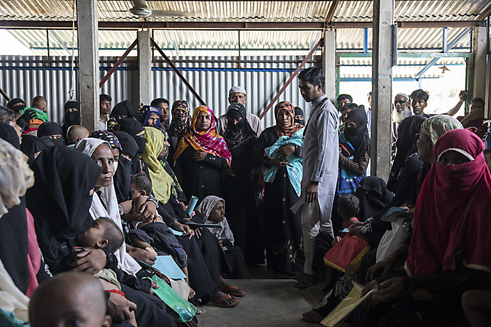 Wachtkamer in een MSF ziekenhuis in het Rohingya vluchtelingenkamp in Bangladesh