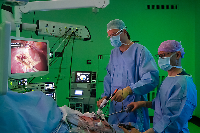 Voor diverse media; foto tijdens lever-operatie